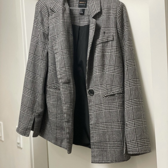 Blazer - Picture 2 of 3